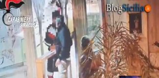 Non avrebbero avuto alcun timore ad organizzare un giro di spaccio nella loro attività commerciale, a ridosso della caserma dei carabinieri della stazione di Canicattini Bagni