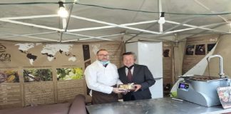 L’esperto comunale per le Politiche Scolastiche professore Roberto Vincenzo Trimarchi ha inaugurato stamane a Piazza Cairoli la seconda edizione di “Chocomoments Messina”