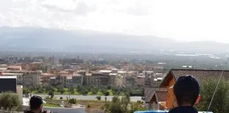 Nel pomeriggio di venerdì personale del #Commissariato di Lamezia Terme ha eseguito nei confronti di M. G., di anni 55 di Nocera Terinese, già con precedenti di polizia per molestie, la misura cautelare del divieto di avvicinamento alla parte offesa
