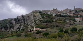 Possono partire a Cerami i lavori per rimuovere il pericolo di caduta massi dalle pareti rocciose che, in contrada Lavina, sovrastano le case che sorgono a poca distanza dal Santuario dedicato alla Madonna e che risulta, anch’esso, a rischio