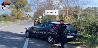 A Bianco, i Carabinieri hanno sottoposto a fermo di indiziato di delitto un cittadino kazako, ritenuto responsabile di essere lo scafista dello sbarco di migranti avvenuto qualche giorno fa in località Capo Bruzzano