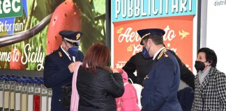 Emma è finalmente tornata a casa e ad accoglierla ha trovato i suoi amici poliziotti della Questura di Enna