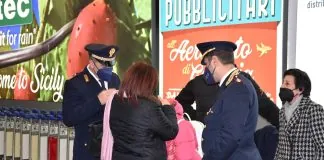 Emma è finalmente tornata a casa e ad accoglierla ha trovato i suoi amici poliziotti della Questura di Enna