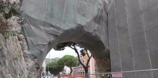 Proseguono speditamente i lavori di consolidamento dell’Arco di Cristo Re, chiuso al traffico a causa del distacco di parti ammalorate
