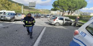 Quando erano quasi le 13.00 odierne, si è verificato un tragico incidente sulla tangenziale di Messina in direzione Catania nella corsia lato monte della suddetta arteria stradale, a pochi metri dalla galleria Spadalara