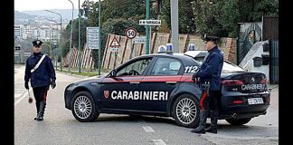 I carabinieri della stazione di Gragnano (Napoli) hanno arrestato in flagranza un 26enne del posto per spendita, fabbricazione e introduzione nello Stato di banconote e documenti contraffatti