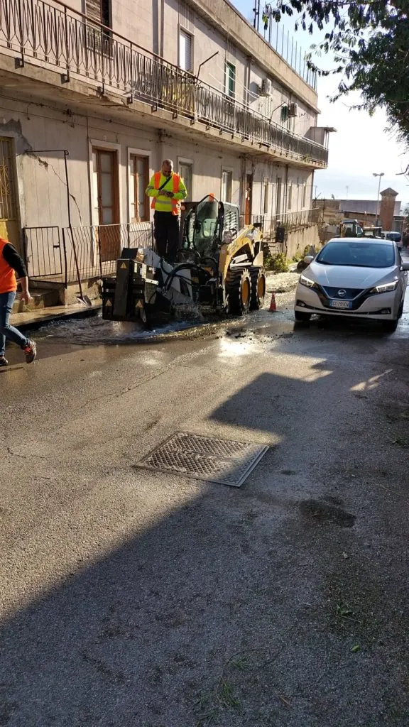 open_fiber_danni_via_Noviziato_1-576x1024