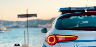 Personale della locale Divisione P.A.S.I., a seguito di accertamenti scaturiti da un precedente controllo amministrativo effettuato presso un esercizio commerciale di motoveicoli, ubicato a Crotone, ha denunciato una persona alla competente A.G.