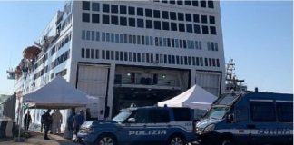 Un fermo di indiziato di delitto è stato eseguito ieri pomeriggio da agenti della Squadra Mobile di Siracusa nei confronti di tre extracomunitari, originari della Costa D’Avorio, dell’Egitto e del Senegal, di 23, 33 e 22 anni, per favoreggiamento dell’immigrazione clandestina