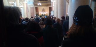 Si sono celebrate dopo le ore 16:00 di oggi lunedi’ 24 gennaio 2022 presso la Chiesa Madonna della Lettera di Torre Faro a Messina, le esequie del notaio 49enne Francesco Paderni tragicamente deceduto a causa di un infarto che lo ha colto durante la sera di sabato scorso