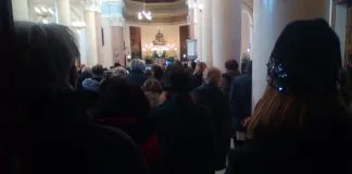 Si sono celebrate dopo le ore 16:00 di oggi lunedi’ 24 gennaio 2022 presso la Chiesa Madonna della Lettera di Torre Faro a Messina, le esequie del notaio 49enne Francesco Paderni tragicamente deceduto a causa di un infarto che lo ha colto durante la sera di sabato scorso