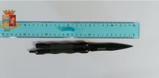 Messinese, quarantasei anni, in evidente stato di ebbrezza, ha ripetutamente insultato e minacciato i poliziotti impegnati nel controllo del territorio ed intervenuti in centro città