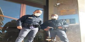 Non credeva ai suoi occhi il proprietario di un piccolo cane di razza “pinscher” quando gli agenti hanno bussato alla sua porta riportandogli il suo adorato cagnolino