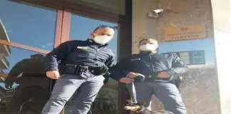Non credeva ai suoi occhi il proprietario di un piccolo cane di razza “pinscher” quando gli agenti hanno bussato alla sua porta riportandogli il suo adorato cagnolino