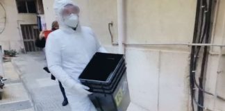 I componenti di Messinaservizi Bene Comune…, proseguono incessantemente il servizio di raccolta rifiuti per le persone che sono affette da Covid in città