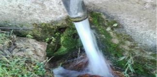 AMAM comunica che: una squadra sta già intervenendo sulla tubazione dell’acquedotto Fiumefreddo, per eliminare la vistosa perdita riscontrata nelle scorse ore. Per operare in sicurezza, sarà dunque necessario interrompere l’adduzione d’acqua da Torrerossa, per tutto il tempo necessario al ripristino della funzionalità dell’importante arteria e, quindi, erogare in modalità ridotta l’acqua presente nei serbatoi cittadini