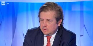 “Stiamo vivendo un picco, ovviamente vi sarà poi la decrescita dei casi e tutte le regole che stiamo mettendo oggi, secondo me, in un tempo relativamente breve, potranno essere nuovamente modificate e allentate”