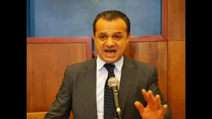 De Luca commiato stampa