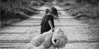 “Tutti i bambini di Bibbiano sono tornati a casa perché si è portato alla luce il sistema fallace di quegli interventi e il sistema criminoso che lo riguardavano…, ma non è una bolla… le stesse linee guida, gli stessi principi e gli stessi accordi che definiamo filiera psichiatrica sono presenti in tutta Italia”