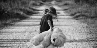 “Tutti i bambini di Bibbiano sono tornati a casa perché si è portato alla luce il sistema fallace di quegli interventi e il sistema criminoso che lo riguardavano…, ma non è una bolla… le stesse linee guida, gli stessi principi e gli stessi accordi che definiamo filiera psichiatrica sono presenti in tutta Italia”