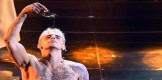 Ormai il gioco è chiaro: “Achille Lauro provoca in maniera oscena i cattolici (stavolta addirittura mettendo alla berlina il sacramento del battesimo e la domenica), noi fedeli ingenui reagiamo e lui lucra”