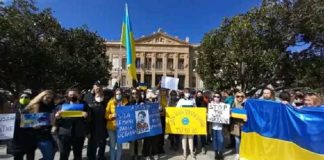 Stamane anche a Messina, in Piazza Unione Europea, hanno sventolato le bandiere della pace contro la guerra tra Russia e Ucraina