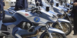 Dal 15 febbraio 2022, e fino al 15 giugno 2022, sono scattate le nuove regole in relazione all’obbligo vaccinale degli over 50, un obbligo che prevede, nei confronti di tutti coloro che hanno compiuto 50 anni, l’impossibilità di recarsi a lavoro qualora siano sprovvisti del green pass cosiddetto rafforzato (avvenuta vaccinazione o guarigione da Covid): “i lavoratori sprovvisti, seppur avranno il diritto alla conservazione del posto lavorativo, saranno considerati assenti ingiustificati con sospensione totale dello stipendio loro spettante”