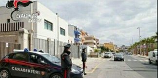 I carabinieri della stazione di Santa Croce Camerina hanno dato esecuzione a due ordini di carcerazione emessi dalla Procura della Repubblica di Ragusa a carico di Simone Giannone, 24 anni e Roberto Matarazzo, 47 anni, entrambi residenti a Santa Croce Camerina