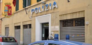 Nel pomeriggio di venerdì scorso, un agente della Polizia di Stato, libero dal servizio, ha arrestato in flagranza di reato un 19enne che ha cercato di borseggiare un’anziana