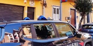 I carabinieri a Pedara, nel catanese, nelle scorse ore hanno arrestato un compagno violento intervendo prontamente a tutela di una donna che se fosse stata trovata dal soggetto avrebbe corso un serio rischio per la propria vita attentata dal suo aguzzino