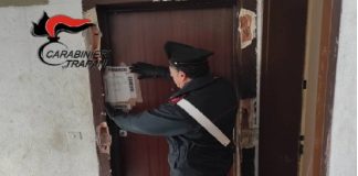 Nella giornata del 19 marzo 2022 è emerso che i Carabinieri della Compagnia di Mazara del Vallo, con il supporto di personale dello Squadrone Eliportato “Cacciatori Sicilia” e del Nucleo Cinofili di Palermo, hanno svolto un articolato servizio di controllo del territorio che ha riguardato il quartiere popolare di Mazara 2