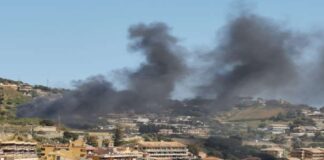 Una densa nube di fumo ha avvolto stamane, intorno alle 11.00, la litoranea nord