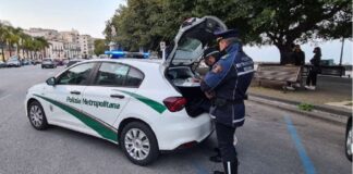 Si è conclusa l’attività di controllo operata nel territorio di Milazzo dalla Polizia Metropolitana di Messina, coordinata dal Comandante dott. Daniele Lo Presti, che ha visto l’impiego di quattro vetture e sette operatori del Corpo che hanno effettuato posti di controllo nella Riviera di Ponente e, successivamente, in via Marina Garibaldi
