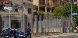 I carabinieri di Ispica e del Nucleo operativo e radiomobile della Compagnia di Modica hanno tratto in arresto un tunisino di 20 anni, incensurato, poiché ritenuto responsabile di tentato omicidio aggravato