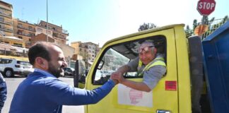 Questa mattina il candidato sindaco di Messina del centrodestra, Maurizio Croce, è stato protagonista di una lunga passeggiata iniziata all’isola ecologica di via Pietro Castelli, nel rione Gravitelli, e terminata lungo la via Tommaso Cannizzaro