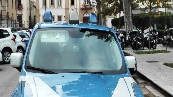 Gli Agenti Della Polizia Di Stato Di Palermo Nelle Ore Scorse, Hanno ...