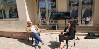 Il candidato sindaco della coalizione di centrosinistra, Franco De Domenico, collegato in video conferenza, ha iniziato la presentazione dei suoi assessori, dopo quella della vicesindaca Valentina Zafarana