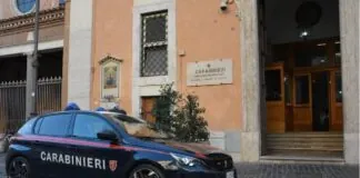 Nell’ambito dei quotidiani servizi di controllo del territorio, i Carabinieri della Compagnia Roma Centro hanno arrestato tre cittadini della Georgia, due 33enni e un 51enne, tutti già con precedenti e senza occupazione, gravemente indiziati dei reati di concorso in furto aggravato in abitazione e possesso ingiustificato di chiavi alterate o grimaldelli