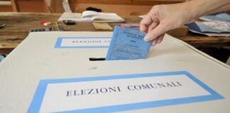 In occasione delle consultazioni elettorali e referendarie del prossimo 12 giugno, il Ministero dell’Interno, con circolare n. 56/2022 del 24 maggio scorso, ha reso noto che gli elettori che si recheranno a votare nel proprio comune di iscrizione elettorale potranno usufruire delle agevolazioni di viaggio applicate da enti o società che gestiscono i relativi servizi di trasporto