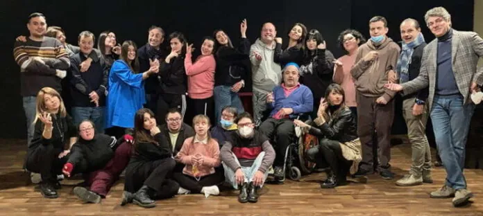 Gli-attori-della-compagnia-768x344