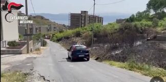Ieri, i Carabinieri della Compagnia di Messina Sud hanno arrestato, in flagranza di reato, un 45enne messinese, già noto alle forze dell’ordine, per incendio boschivo e resistenza a pubblico ufficiale