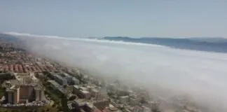Nella odierna giornata di lunedì 27 giugno 2022, è tornato ad affascinare le rive della Sicilia e della Calabria che si affacciano sullo Stretto di Messina, lo spettacolare fenomeno detto della “Lupa”, con la sua caratteristica coltre bianca