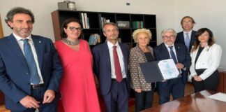 È stata ufficialmente consegnata stamattina, nel corso di una breve cerimonia svoltasi alla presenza dei vertici di Caronte & Tourist e di RINA (organismo di certificazione leader in Italia nella valutazione della conformità), la certificazione ISO 30415:2021 Diversity & Inclusion, che la menzionata Azienda ha conseguito