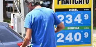 Lo “sconto” di 30 centesimi su benzina, diesel, Gpl e metano per autotrazione, introdotto per contrastare il caro-carburanti, è stato prorogato fino al 2 agosto