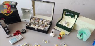 Si comunica, nel rispetto dei diritti degli indagati (da ritenersi presunti innocenti in considerazione dell’attuale fase del procedimento – indagini preliminari – fino a un definitivo accertamento di colpevolezza con sentenza irrevocabile) e al fine di garantire il diritto di cronaca costituzionalmente garantito, che in data 24 Giugno 2022, gli agenti del VI Distretto Casilino, nell’ambito di serrate indagini, unitamente a personale del commissariato di Tivoli e dell’unità cinofila della Questura, hanno tratto in arresto due persone, un uomo ed una donna, poiché gravemente indiziati, in concorso, del reato di detenzione ai fini di spaccio