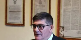 Sono state rinvenute nella mattinata del 16 giugno tre scritte su muri perimetrali e su un cancello di via Candeloro, nell’ambito portuale di Reggio Calabria, evidentemente minacciose nei riguardi del Presidente dell’Autorità di Sistema Portuale dello Stretto, Mario Mega