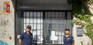 Nel pomeriggio di ieri, gli agenti del Commissariato Celio, hanno notificato al gestore di un esercizio commerciale in zona Testaccio il provvedimento di sospensione della licenza ex art. 100 del T.U.L.P.S., con conseguente chiusura dell’attività per 7 giorni, emesso dal Questore in seguito ad un’approfondita istruttoria della Divisione di Polizia Amministrativa