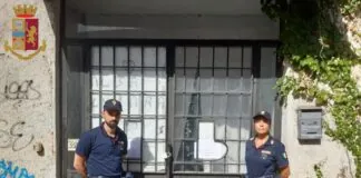 Nel pomeriggio di ieri, gli agenti del Commissariato Celio, hanno notificato al gestore di un esercizio commerciale in zona Testaccio il provvedimento di sospensione della licenza ex art. 100 del T.U.L.P.S., con conseguente chiusura dell’attività per 7 giorni, emesso dal Questore in seguito ad un’approfondita istruttoria della Divisione di Polizia Amministrativa