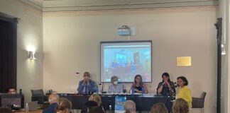 “Le mani di quell’uomo battevano forti e continue sul mio petto, e io che urlavo a me stessa… stai facendo solo il tuo lavoro; e pensavo… se raggiunge la mia cliente finirà per ucciderla di fronte ai miei occhi”