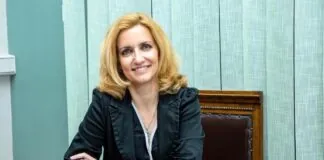 A seguito della deliberazione di Giunta Municipale n. 352 del 22/6/2021, inerente le direttive impartite al fine di promuovere la cultura ambientale e lo sviluppo turistico del territorio in alcuni tratti di spiaggia libera, prospicienti specchi d’acqua balneabili e compresi tra le località Ponte Gallo e Giampilieri Marina, i responsabili del Dipartimento Servizi Ambientali – Servizio Ambiente e Sanità – hanno disposto la rimozione ed il successivo smaltimento di tutto ciò che, giacente sugli arenili, possa essere assimilato ad un rifiuto, così come definito dall’art. 183, comma 1, lettera a), del decreto legislativo 152/2006, con particolare riferimento ad imbarcazioni, strutture ricettive per attrezzi e/o persone, apparecchiature o parti di esse, che versino in evidente stato di deterioramento, che ne precluda qualunque tipo di utilizzo
